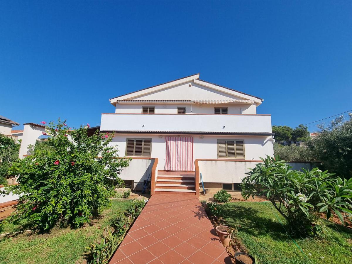 Villa Flora - With Sea View, 2 Minutes Walk To Beach Траппето Екстер'єр фото
